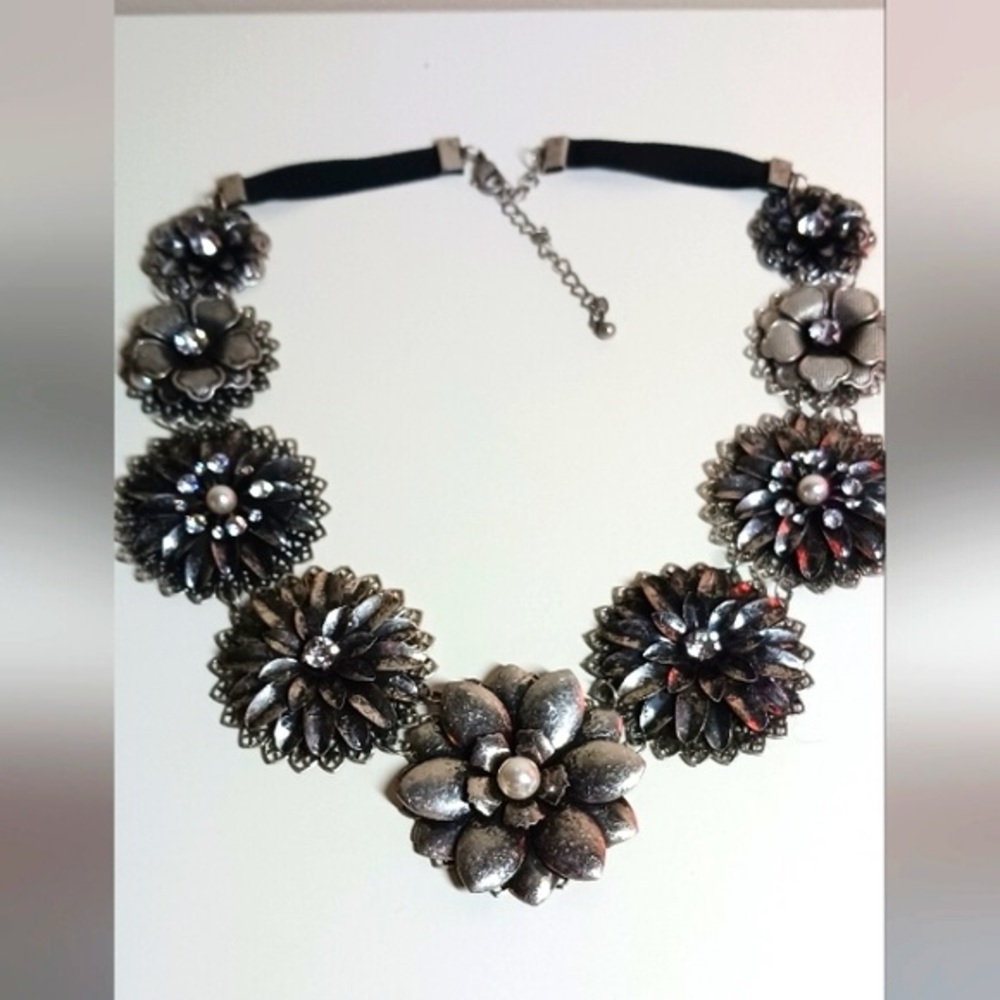 Metal necklace